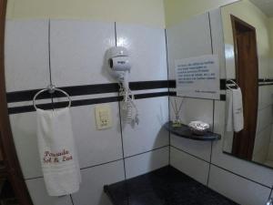 Uma casa de banho em Hotel Pousada Sol & Lua