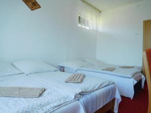 Ein Bett oder Betten in einem Zimmer der Unterkunft Napfény Vendégház