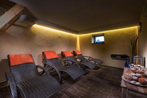 A seating area at Privat Mako
