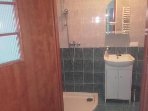 a bathroom with a toilet and a sink at zajazd ''Marcówka" in Bakałarzewo