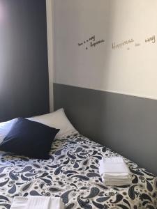 A bed or beds in a room at MiRhome Guest House