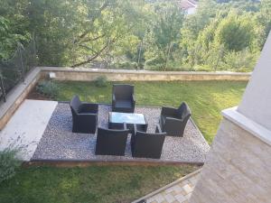 a group of chairs and a table in a yard at Villa Markisa in Rukavac