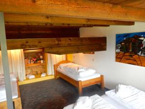 A bed or beds in a room at Ferienhaus Alpina Ötztal