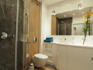 Kylpyhuone majoituspaikassa Grand Tourist Simple Rest Apartments