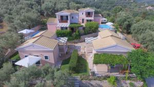 een luchtfoto van een huis bij Harmony Villas in Lygia