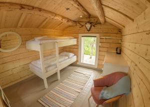 Postel nebo postele na pokoji v ubytování Kabelvåg Feriehus & Camping