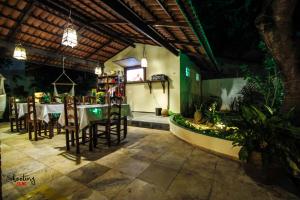 Um restaurante ou outro lugar para comer em Hotel Pousada Sol & Lua