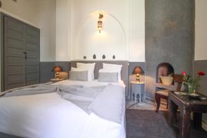 Postel nebo postele na pokoji v ubytování Riad 64 Maison D'hôtes & Spa