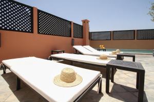 Bazén v ubytování Riad 64 Maison D'hôtes & Spa nebo v jeho okolí