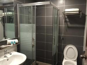 Koupelna v ubytování Check Inn Hotel Tawau