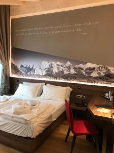 Posteľ alebo postele v izbe v ubytovaní Dolomeet Boutique Hotel