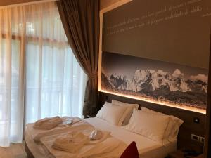 Posteľ alebo postele v izbe v ubytovaní Dolomeet Boutique Hotel
