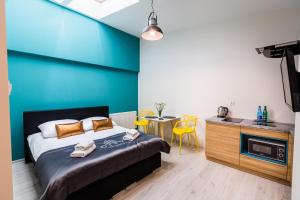 Posteľ alebo postele v izbe v ubytovaní Apartamenty City.