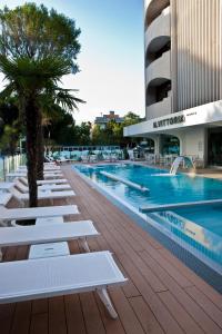 Swimming pool sa o malapit sa Hotel Vittoria