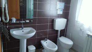 Un baño de Dream Venice Airport 17 fotos más