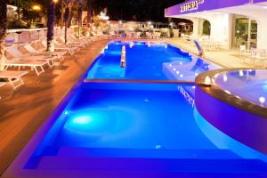 Bazén v ubytování Hotel Vittoria - Nuova Gestione nebo v jeho okolí