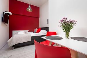 Posteľ alebo postele v izbe v ubytovaní Apartamenty City.
