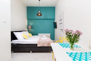 Posteľ alebo postele v izbe v ubytovaní Apartamenty City.