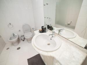 Ένα μπάνιο στο OPORTO GUEST Vila do Conde River & Sea +58 φωτογραφίες