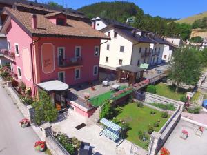 an aerial view of a building with a garden at Hotel Dafne in Pescasseroli