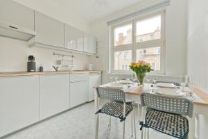 Una cocina o zona de cocina en Apartamenty Gdańsk EU - Apartamenty Gdańsk Stare Miasto