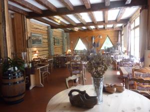 a room with a table with a vase of flowers on it at Les Agneaux in Villar-dʼArène