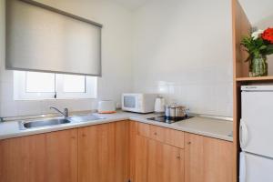Kuchyň nebo kuchyňský kout v ubytování Matina Pefkos Aparthotel