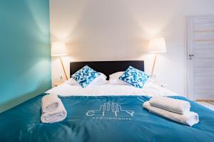 Posteľ alebo postele v izbe v ubytovaní Apartamenty City.