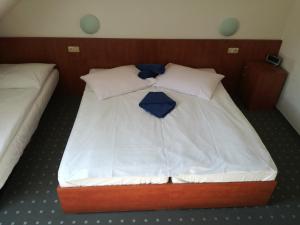 Posteľ alebo postele v izbe v ubytovaní Apartmány Fojtova studna