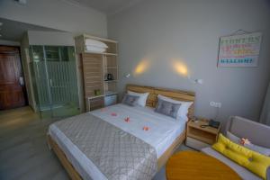 Postel nebo postele na pokoji v ubytování Le Peninsula Bay Beach Resort & Spa