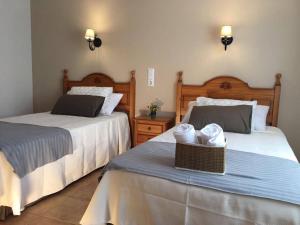 Un pat sau paturi într-o cameră la Hostal El Paso