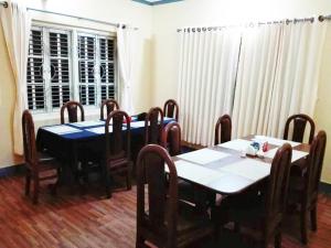 Um restaurante ou outro lugar para comer em Hotel Nana Pokhara