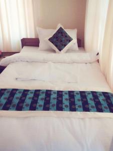 Uma cama ou camas num quarto em Hotel Nana Pokhara