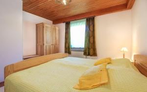 Postel nebo postele na pokoji v ubytování Apartments Zdravko