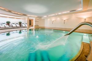 Piscina di Hotel Auenhof o nelle vicinanze