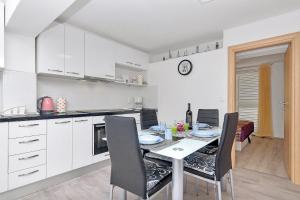 Kuchyň nebo kuchyňský kout v ubytování Guesthouse Josko + 8 fotografií