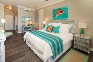 Cama ou camas em um quarto em Sea Breeze Beach House All Inclusive by Ocean Hotels