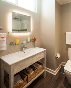 Um banheiro em Sea Breeze Beach House All Inclusive by Ocean Hotels