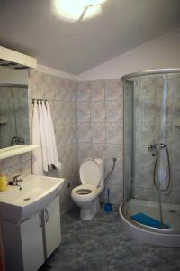 Apartments Matulic tesisinde bir banyo