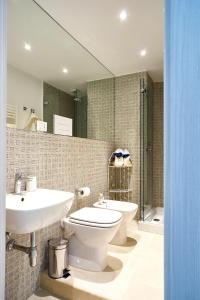 Ένα μπάνιο στο la marcellina