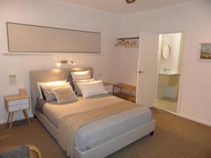 Postel nebo postele na pokoji v ubytování White Sands Holiday Retreat