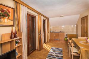 Kuchyňa alebo kuchynka v ubytovaní Apartment Vrilo