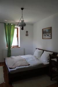 Llit o llits en una habitació de Rábagyarmati Apartman