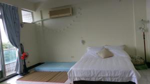 Postel nebo postele na pokoji v ubytování Dulan Groundnut Backpacker Hostel