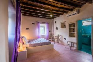 Gallery image of Aloni Cave House in Pachaina