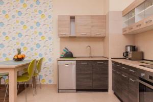 Kuchyňa alebo kuchynka v ubytovaní Apartamenty Platan