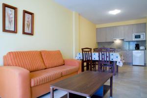 Kuchnia lub aneks kuchenny w obiekcie Sanxenxorural - Apartamentos La Rana