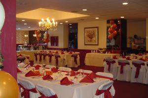 Restaurace v ubytování Ramada by Wyndham Watertown Thousand