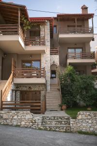 een groot huis met een trap daarheen bij Velia Boutique Apartments in Ouranoupoli