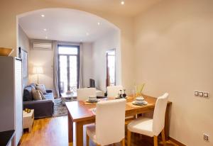 Posedenie v ubytovaní Apartments Barcelona & Home Deco Viladomat + 19 fotografií